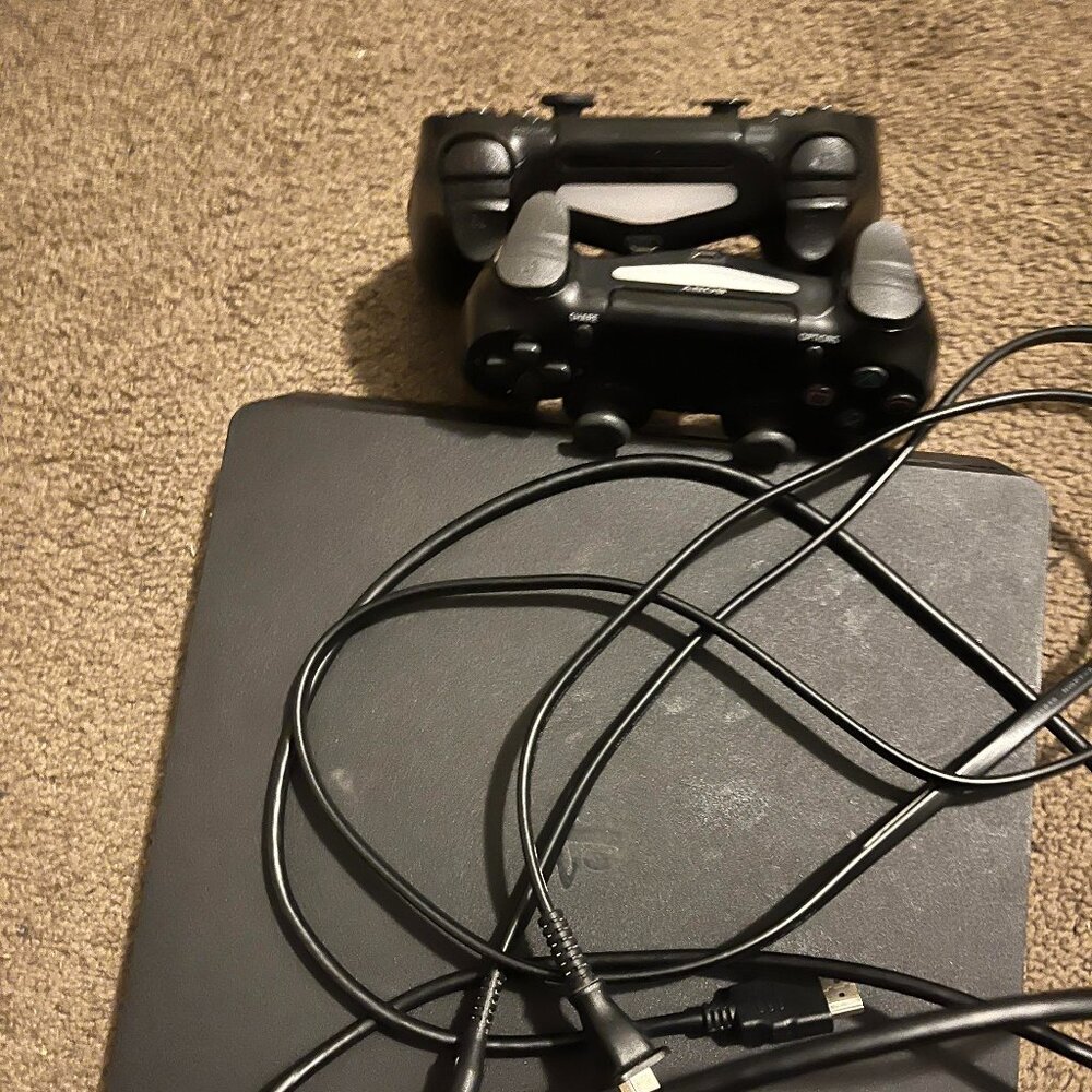 Ps4 slim 1TB